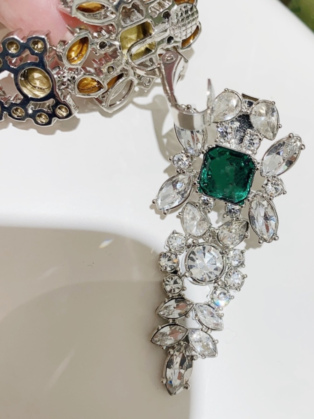 Gorgeous Emerald Green Crystal Statement Earrings - Brand New Set - Picture 4 of 4
